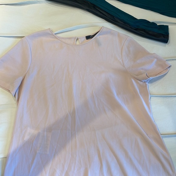 Three BCBG tops two long sleeve one short sleeve - Picture 5 of 5